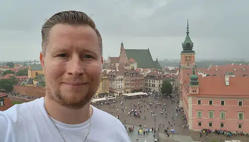 הטיולים המאורגנים בהדרכת אדם  קורן