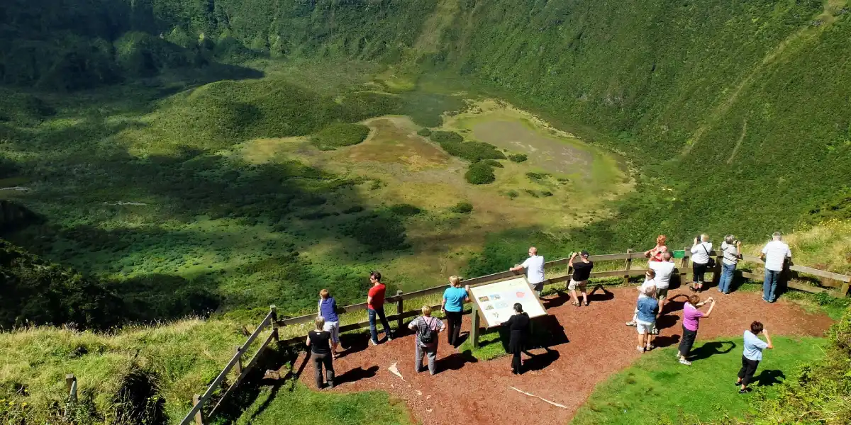טיול מאורגן למדירה והאיים האזורים
