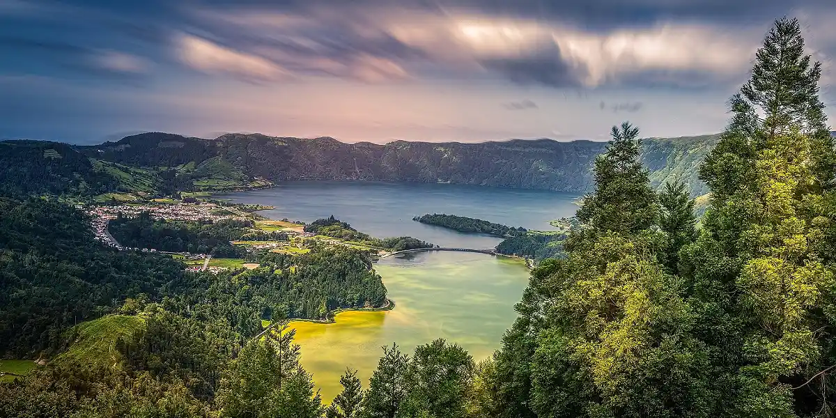 טיול מאורגן למדירה והאיים האזורים