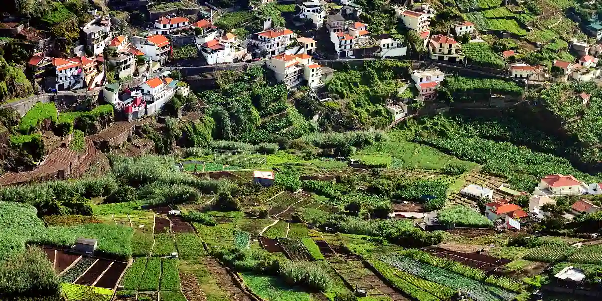 טיול מאורגן למדירה והאיים האזורים